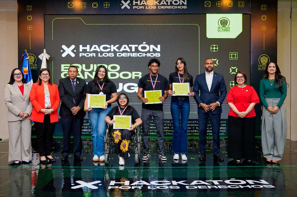 Defensor del Pueblo premia a tres equipos jóvenes en su primer Hackatón por los Derechos