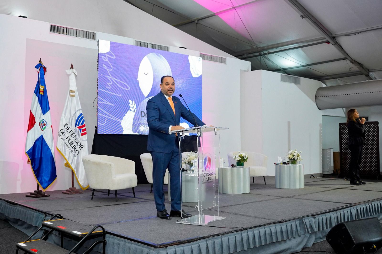 Defensor del Pueblo reúne a lideresas y reconoce a mujeres por su defensa de los derechos humanos