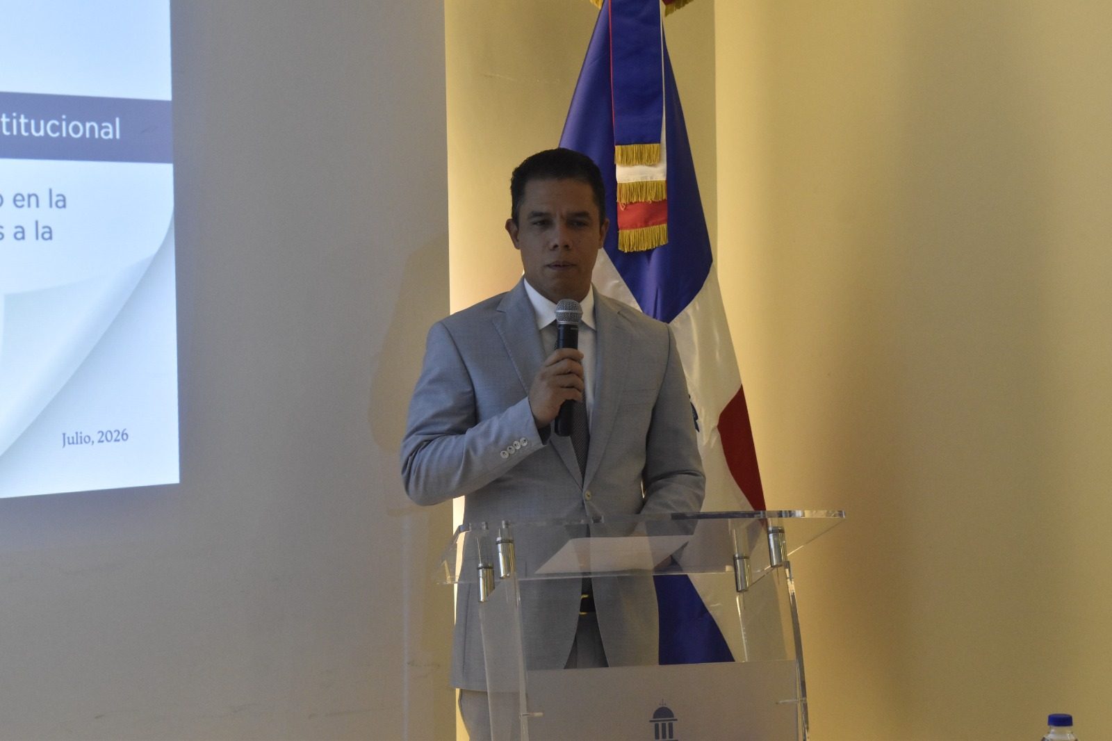 MESCyT y Contraloría inician capacitación en control interno para personal del ministerio