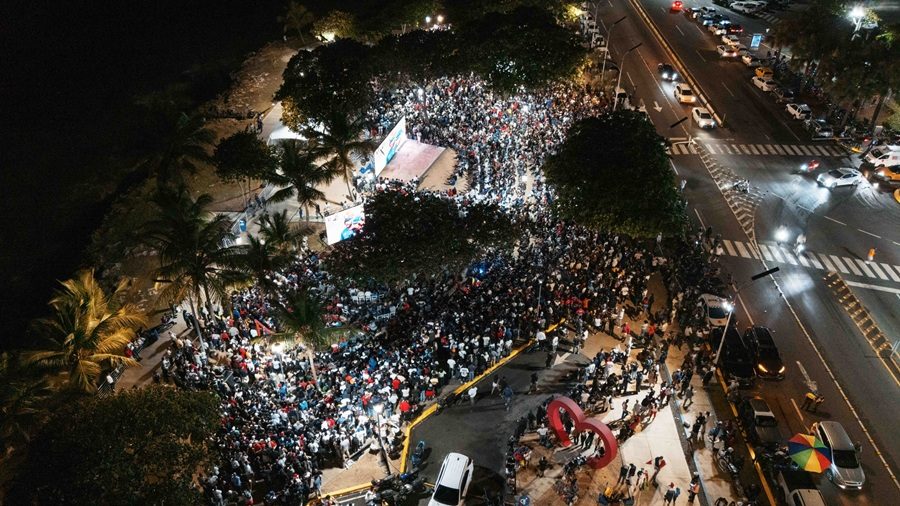 Miles de dominicanos vieron el triunfo ante Corea en la Plaza Santo Domingo, que se llamará "Estadio Malecón"