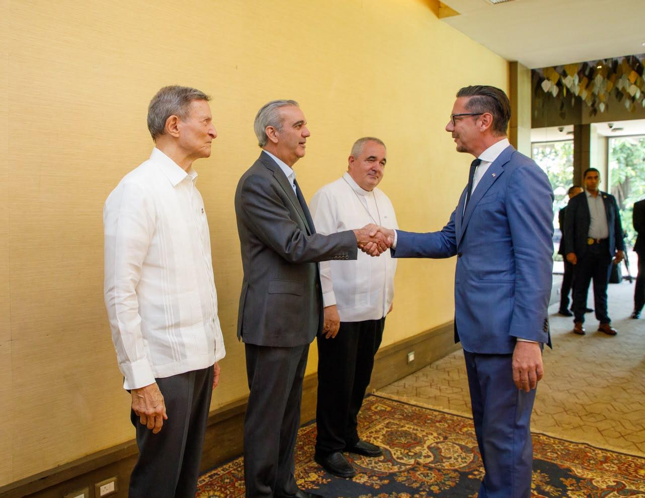 Cuerpo Diplomático ofrece almuerzo al presidente Abinader en el hotel El Embajador
