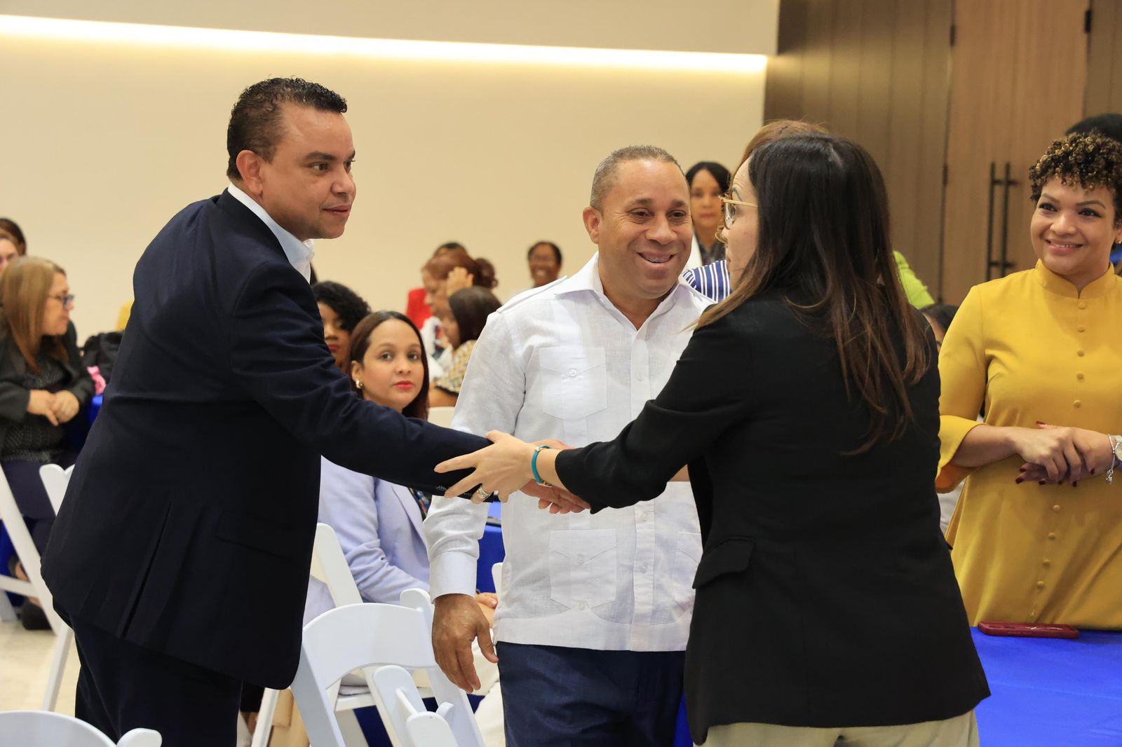 SNS dice que la inversión en medicamentos de la Red Pública casi se duplicó en la actual gestión