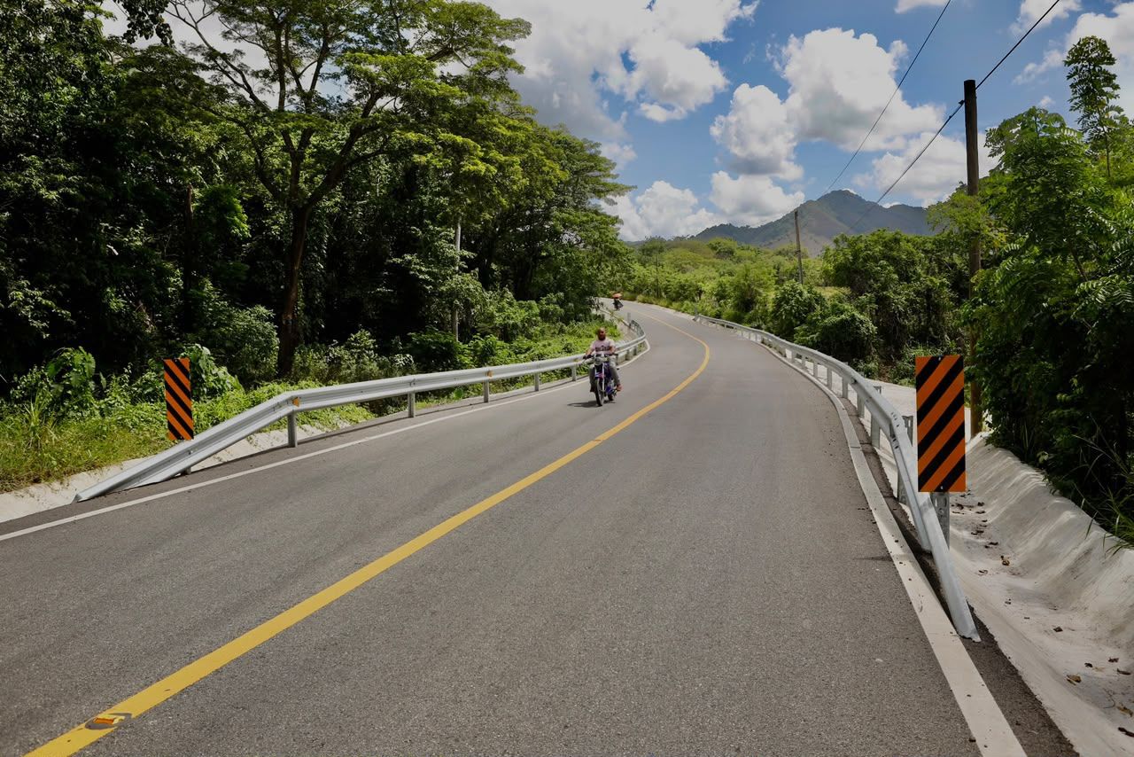 Raquel Peña entrega en El Seibo la carretera de 15.50 km que conecta Las Cuchillas con otras comunidades