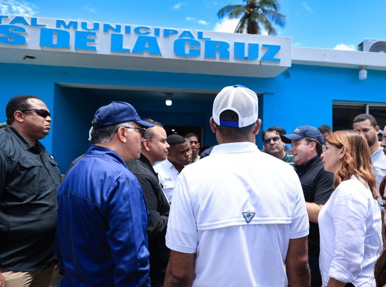 SNS supervisa el hospital de Montellano, en Puerto Plata, tras las inundaciones y ordena reponer medicamentos