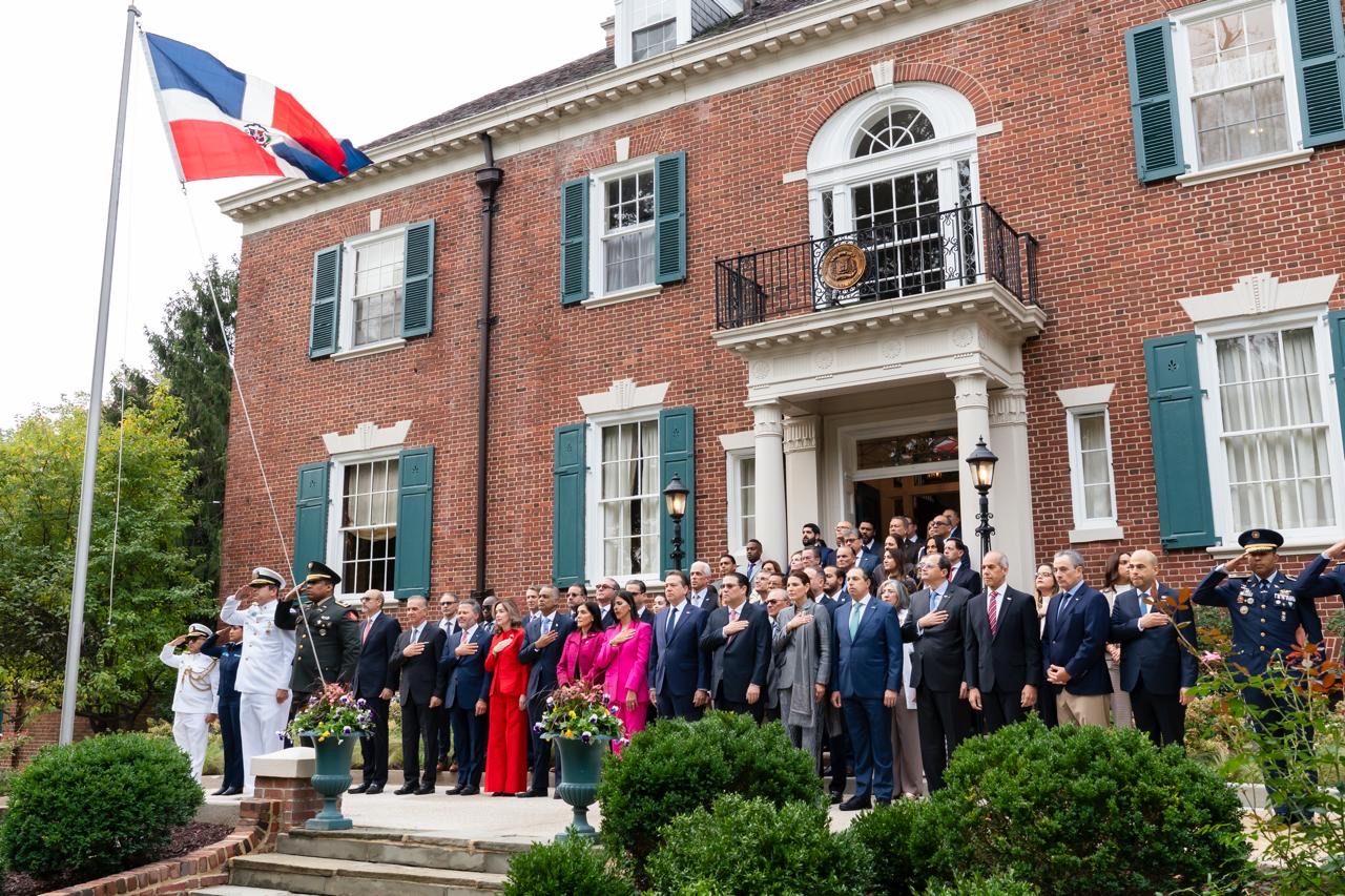 Canciller Bisonó cumple agenda en Washington con reuniones sobre seguridad y cooperación bilateral